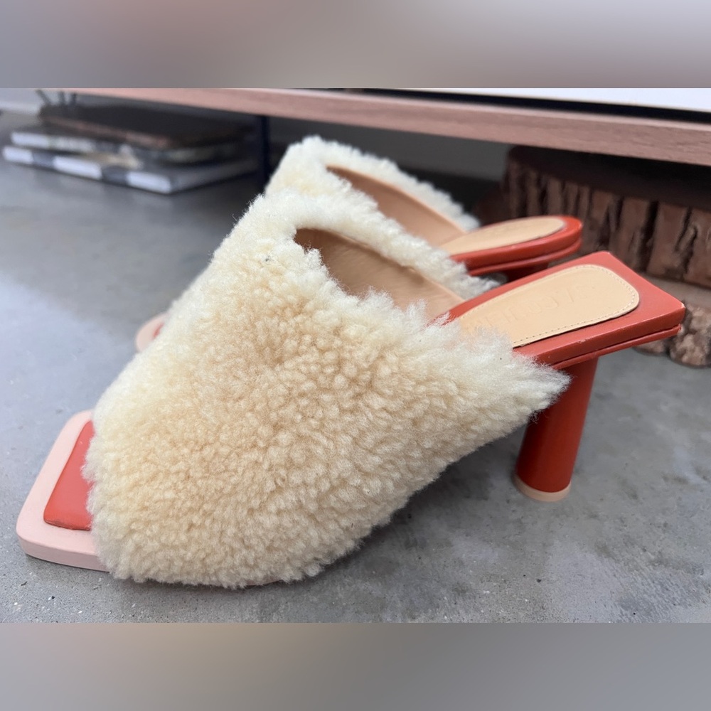 JACQUEMUS Les Mules Carre Rond Sherpa Heels - Picture 3 of 6